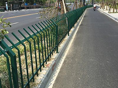 喷塑花(huā)园护栏